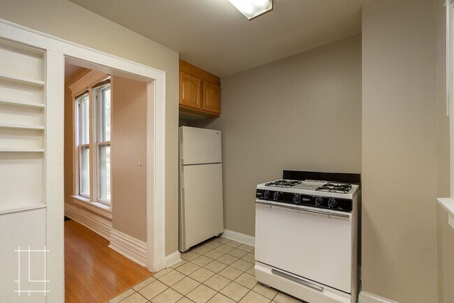 Building Photo - 207 W Hubbard Ave