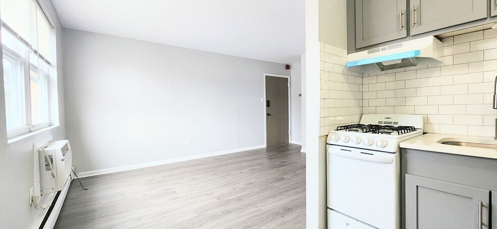 Building Photo - 3025 Devereaux Ave