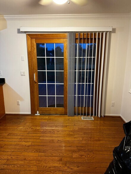 Building Photo - 45071 Lothrop Ct