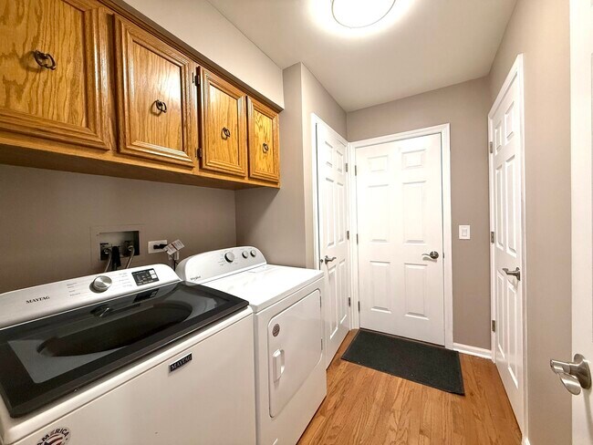 Building Photo - 1209 W Bauer Rd