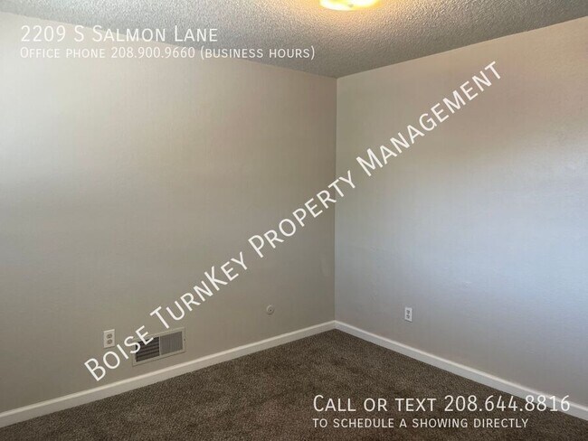 Building Photo - 2209 S Salmon Ln