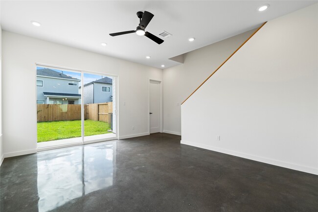 Building Photo - 8205 Parnell St