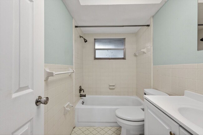 Building Photo - Beautiful 2 Bedroom, 2 Bathroom, 1 Car Garage home for rent.