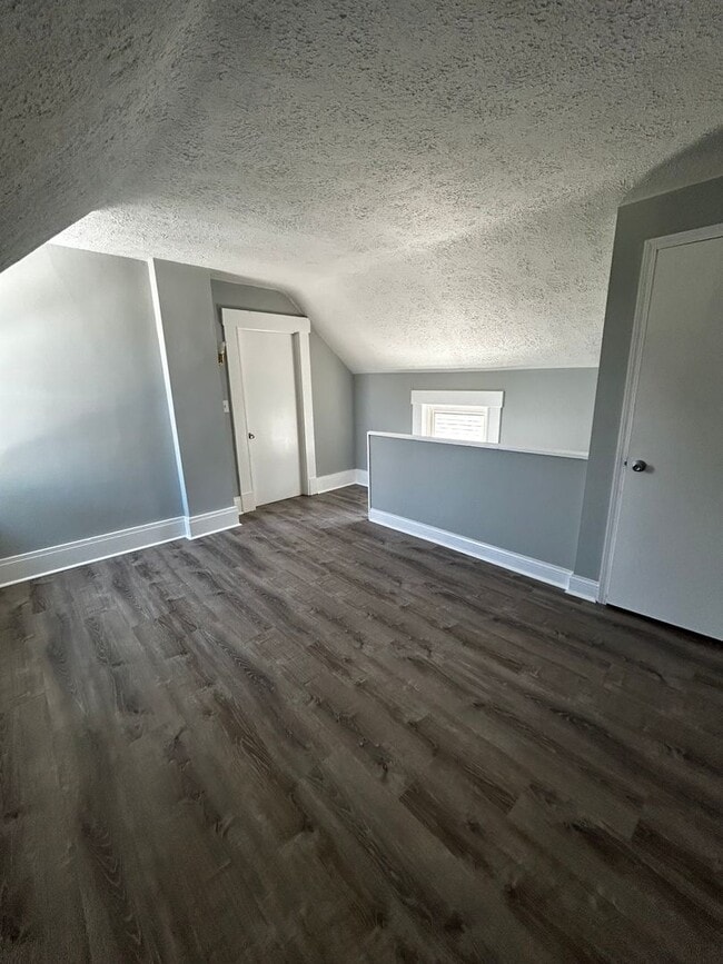 Building Photo - Beautiful Newly Renovated Home 3 BEDROOM 1 BATH, FENCED YARD, Bonus Space