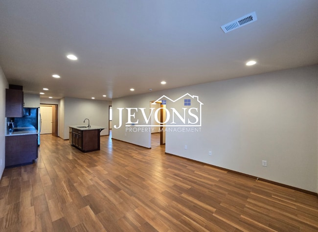 Building Photo - $250 Off on your First Month's Rent. A beautiful home near Downtown Yakima.