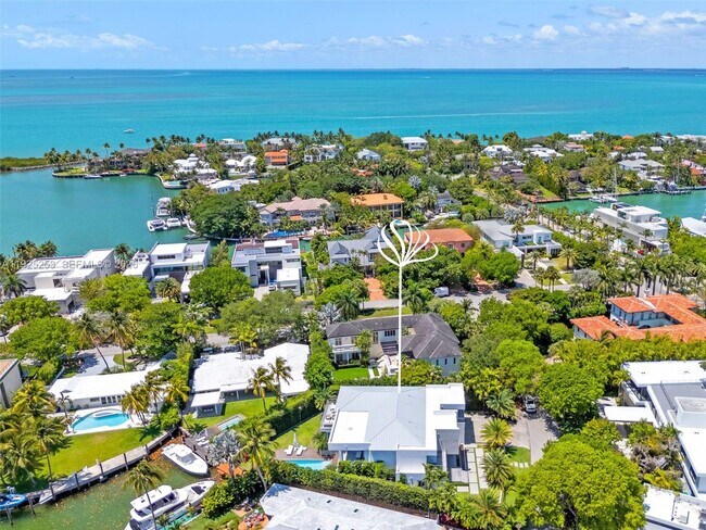 Building Photo - 420 Island Dr
