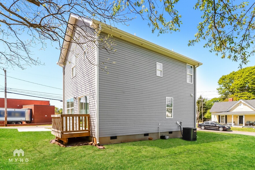 Building Photo - 508 Grover St