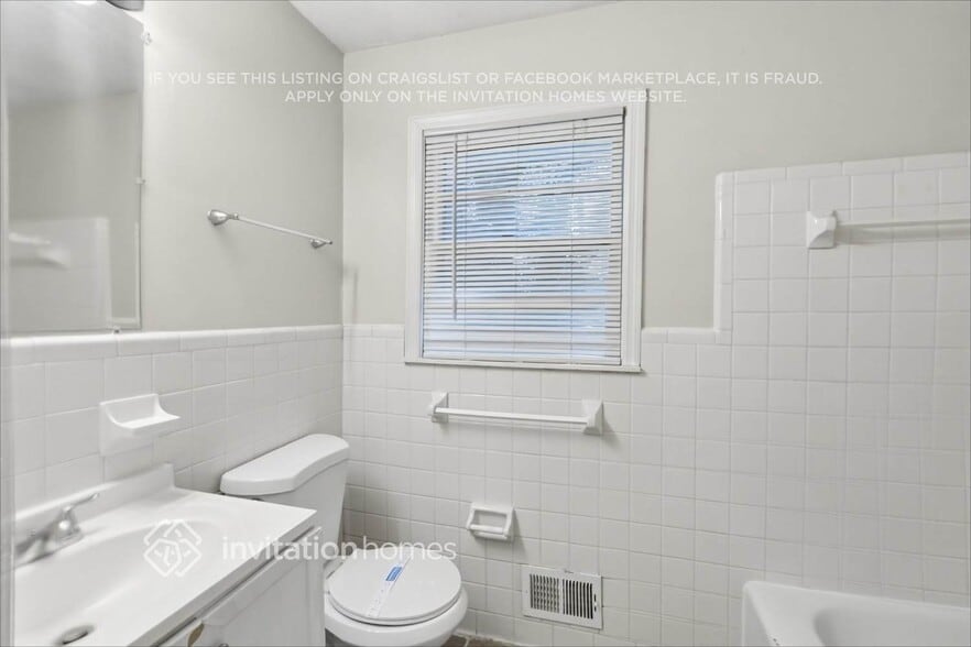 Building Photo - 624 Princess Cir