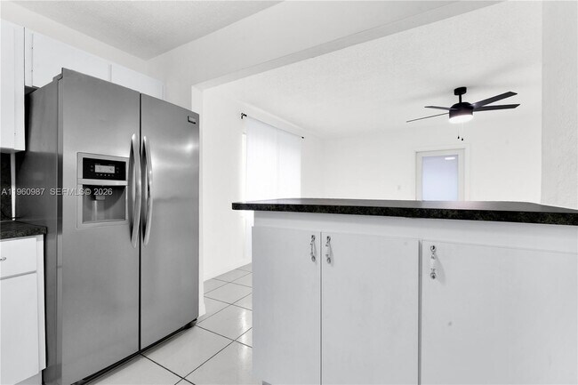 Building Photo - 630 SW 62nd Ave