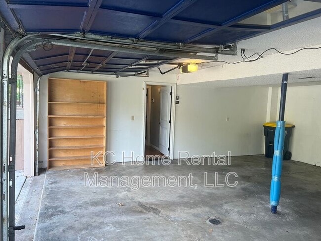 Building Photo - 8704 N Shannon Ave