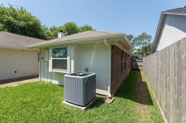 Building Photo - 2935 Auburn Dr