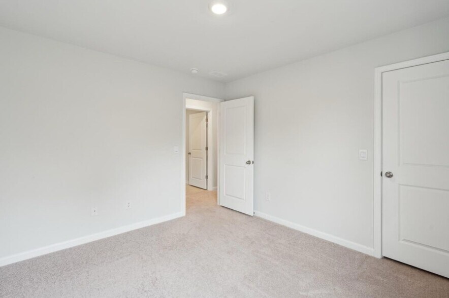 Building Photo - 177 Cherry Grove Dr