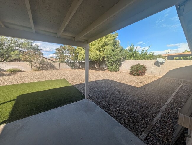 Building Photo - Rita Ranch ready for move in