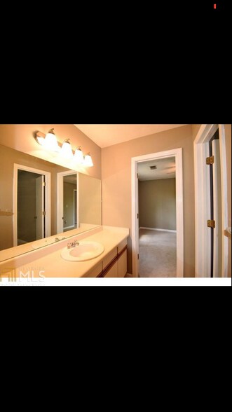 Building Photo - 1411 Glynn Oaks Dr SW