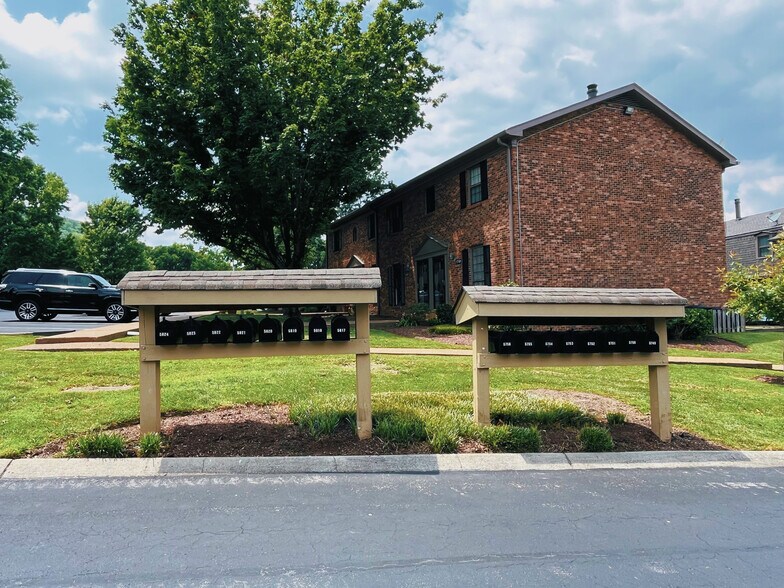 Community mailboxes - 5750 Brentwood Trace