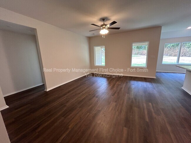 Building Photo - 10640 Cedar Wy