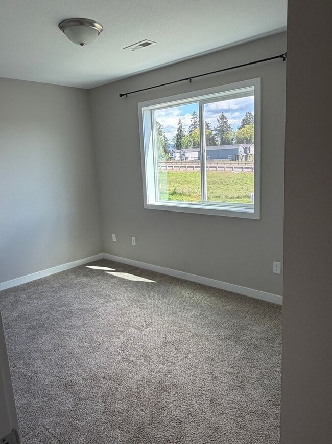 Building Photo - Newer Home in the Newberg Riverfront Development