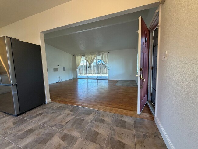 Building Photo - Adorable 3 bedroom 2 bath bungalow in Rosemont