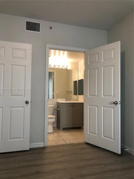 Building Photo - 2544 Centergate Dr