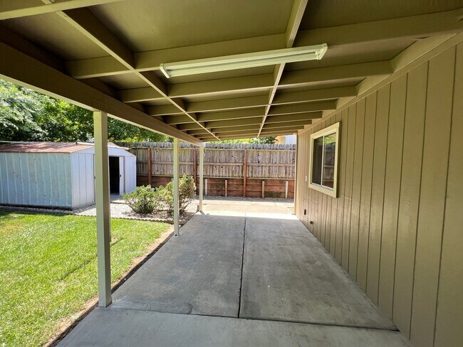 Building Photo - Upgraded Orangevale Home on Corner Lot