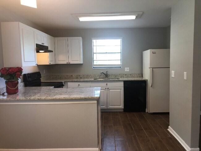 Building Photo - 10101 Lake Oak Cir