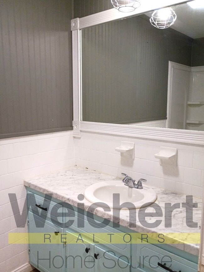 Building Photo - Comfortable 3-Bed, 2-Bath Rental in Quiet ...