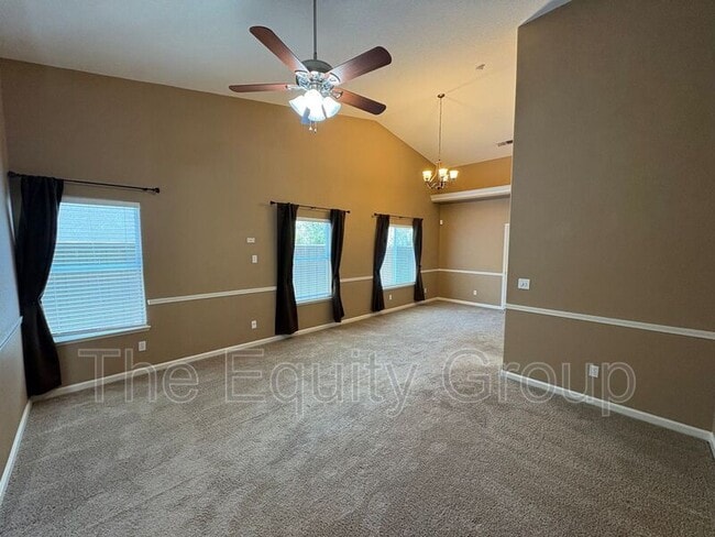 Building Photo - 6226 W Oak Ave