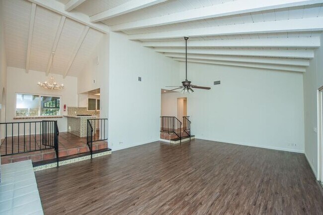 Building Photo - Anaheim Hills