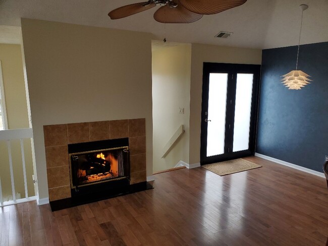 Building Photo - Gorgeous Ann Arbor 2 Bedroom Condominium W...