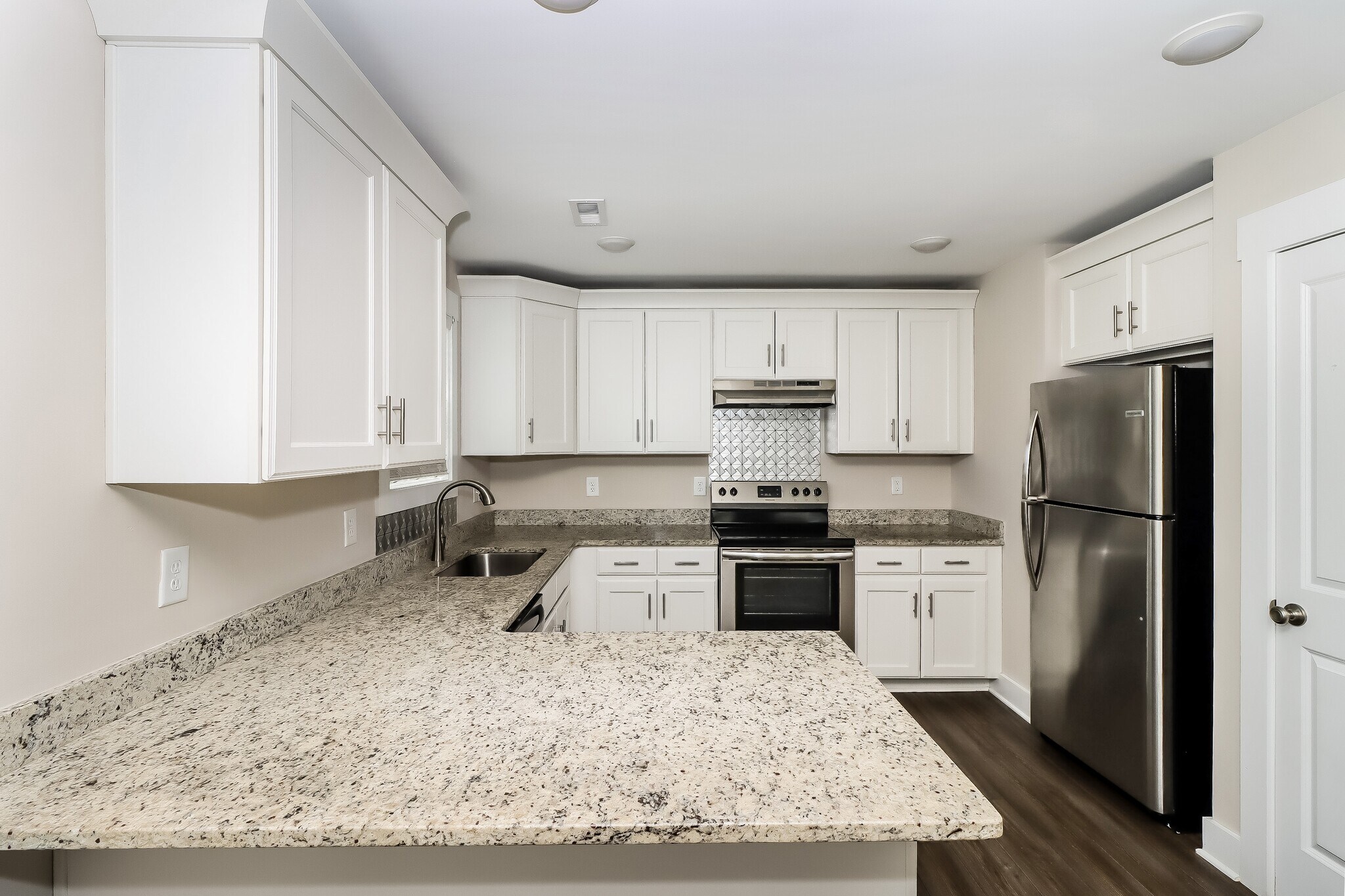 Building Photo - 1016 N Oakwood St