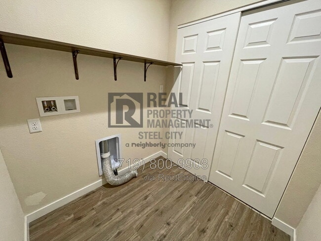 Building Photo - 430 E Stardust Dr