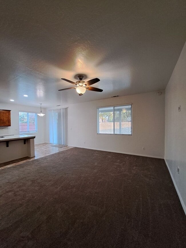 Building Photo - Comfortable Two-Story 4BR Home in Fresno!