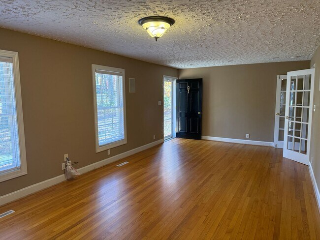 Building Photo - For Rent Mocksville