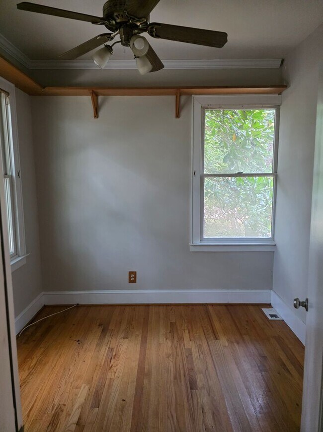 Building Photo - 2BR/2BA Cottage