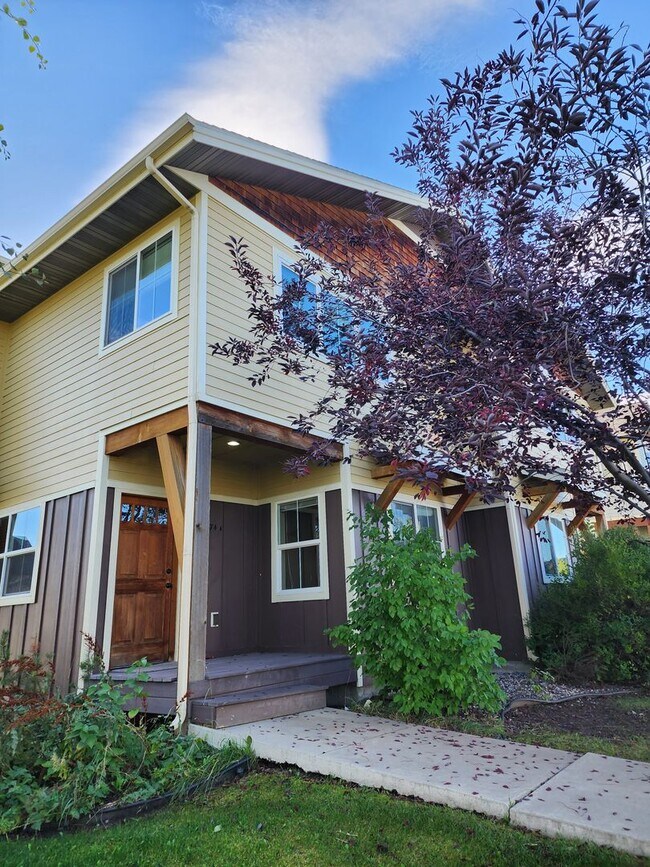 Primary Photo - Beautiful 4 bedroom townhome