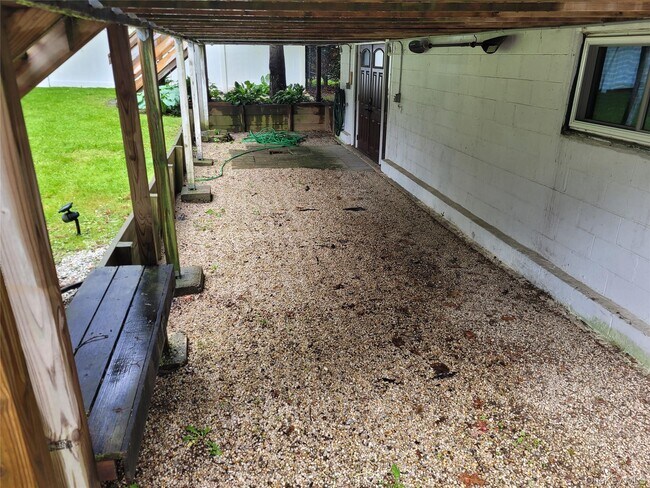 Building Photo - 31 Apricot Rd