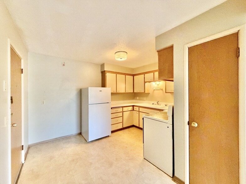 Building Photo - 625 Vera Ct