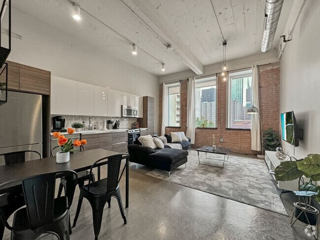 Building Photo - 555 Evergreen St