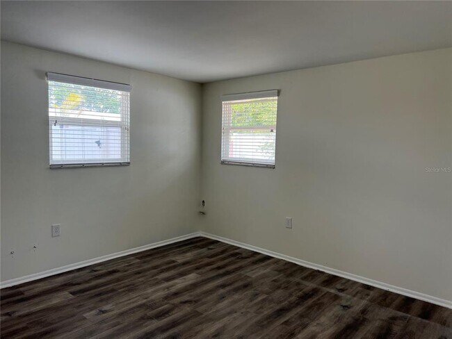 Building Photo - 1477 Nantucket Rd