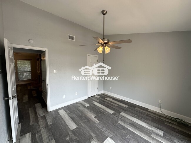 Building Photo - 3839 Dry Creek Dr