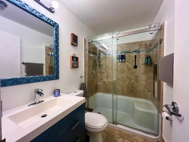 Building Photo - 5570 SW 9th Ct