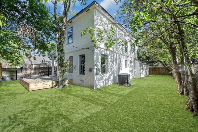 Building Photo - 6211 Culberson St