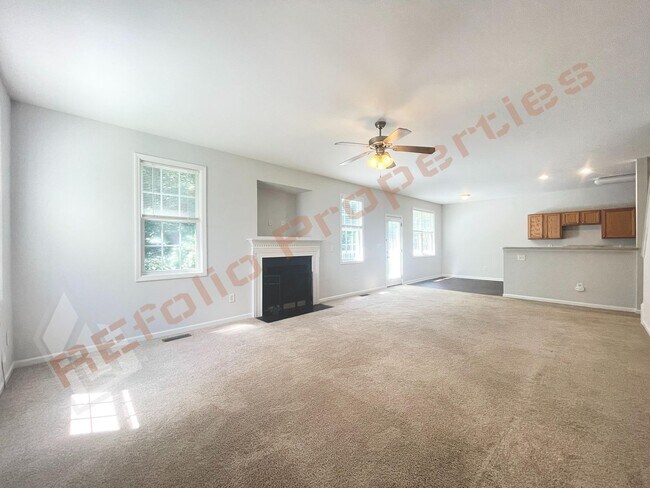 Building Photo - Wonderful 4 Bedroom 2.5 Bath, With Fresh P...