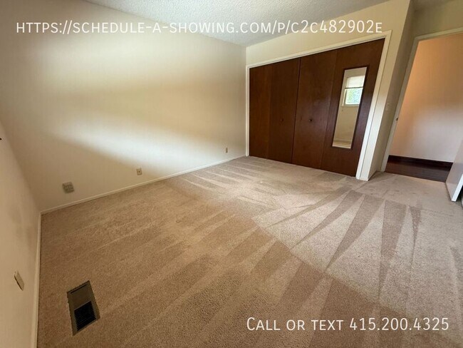 Building Photo - 740 Woodcrest Ln