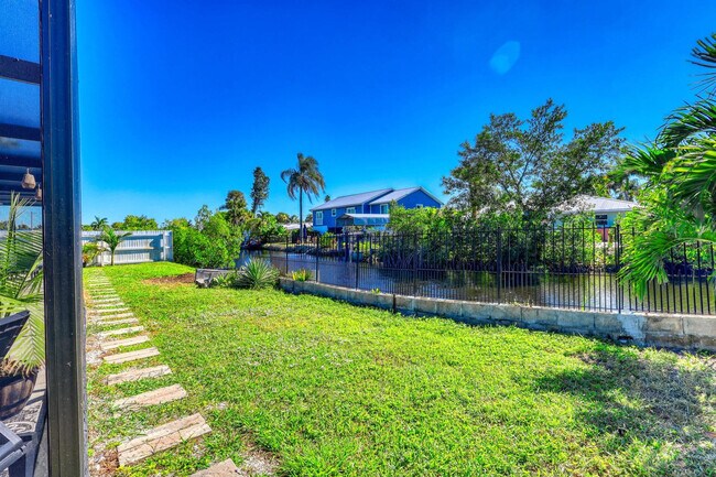 Building Photo - 106 Playmore Dr