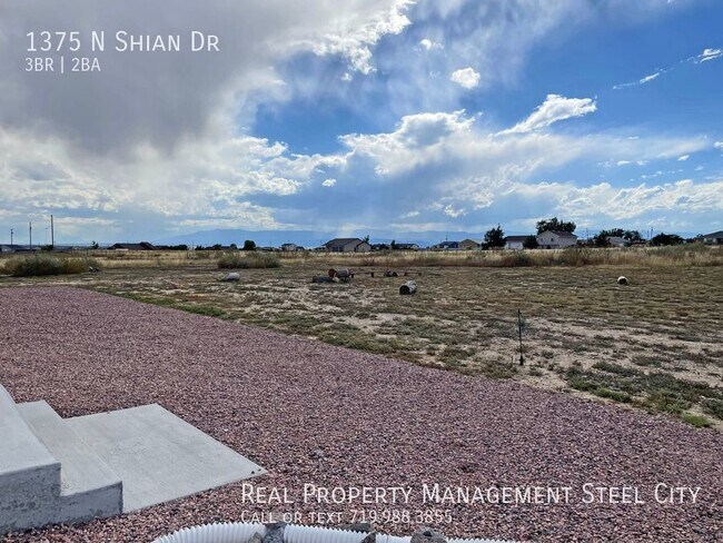 Building Photo - 1375 N Shian Dr