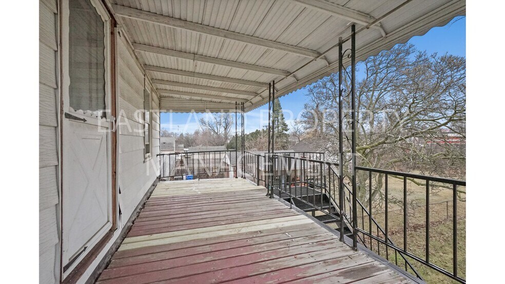 Building Photo - 823 Custer Dr