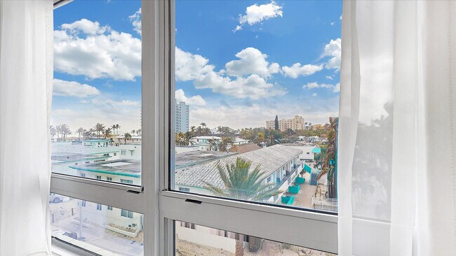 Building Photo - 777 N Ocean Dr