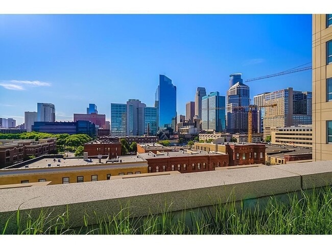 Building Photo - 929 Portland Ave