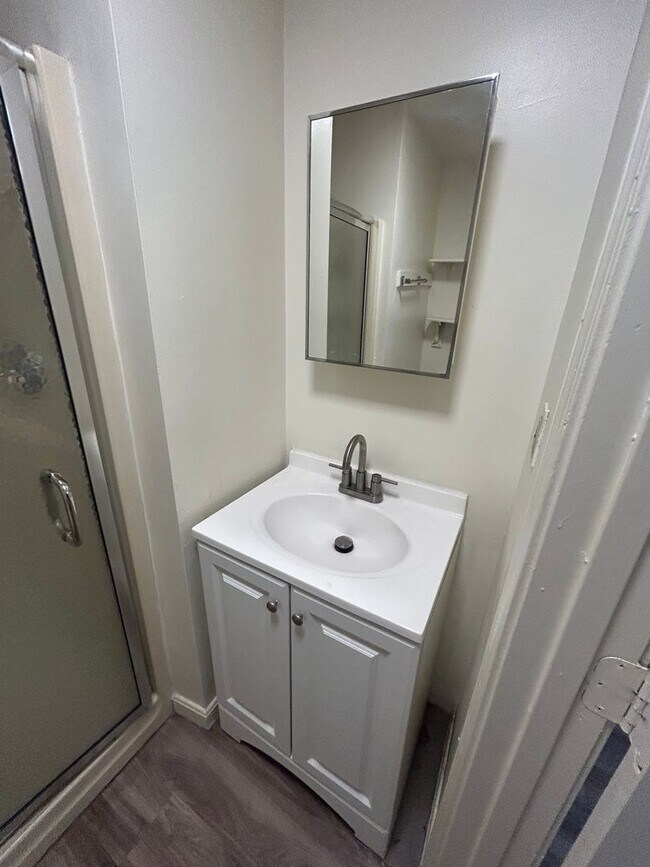 Building Photo - Now Leasing for June 2025 – Ideal 2-Bedroo...